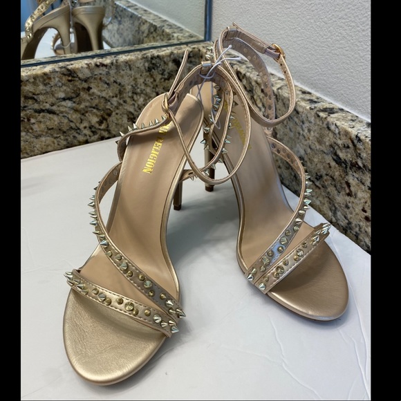 True Religion Gold Heels - Picture 4 of 6